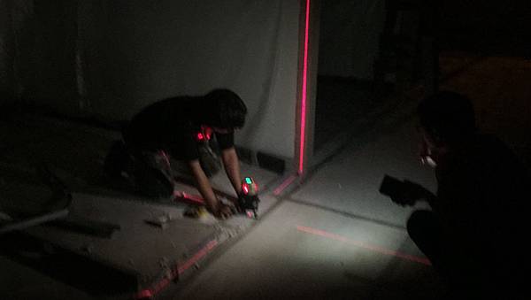 玻璃工程_安裝玻璃地絞鍊 (1).JPG 玻璃工程_安裝玻璃地絞鍊 (1).JPG