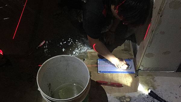 玻璃工程_安裝玻璃地絞鍊 (9).JPG 玻璃工程_安裝玻璃地絞鍊 (9).JPG