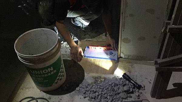 玻璃工程_安裝玻璃地絞鍊 (6).JPG 玻璃工程_安裝玻璃地絞鍊 (6).JPG