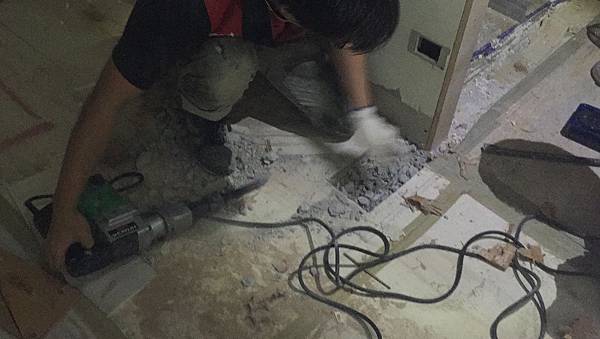 玻璃工程_安裝玻璃地絞鍊 (5).JPG 玻璃工程_安裝玻璃地絞鍊 (5).JPG