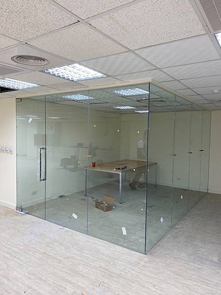 辦公室玻璃隔間工程 (1).jpg
