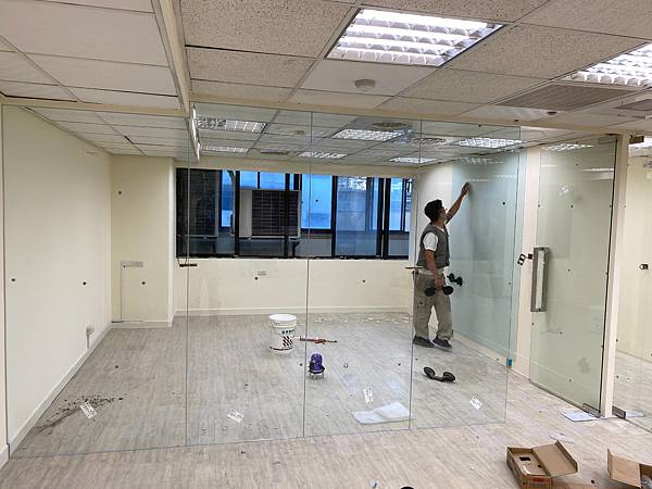 辦公室玻璃隔間工程 (3).jpg