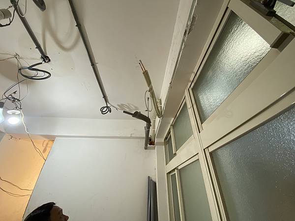 台北市大安區老屋翻新：冷氣放銅管與配排水 (1).JPG