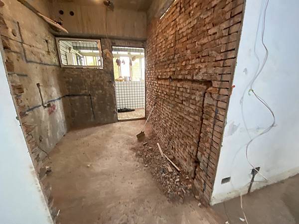 水電第一階段打管溝、埋鐵盒、發現問題 (2).JPG