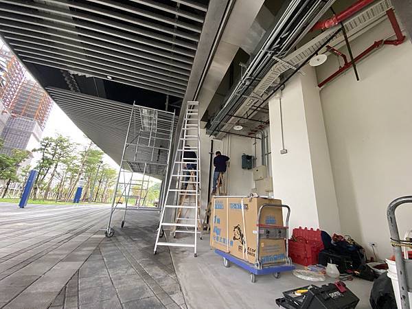 台北市南港區商空裝潢水電與木工裝潢階段 (5).JPG