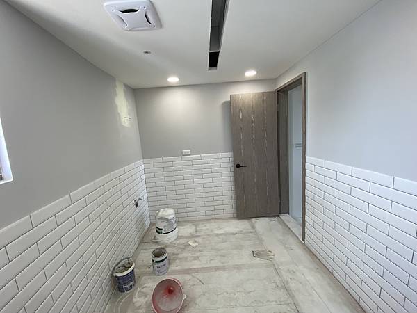 油漆與鐵工玻璃完成後 (12).JPG