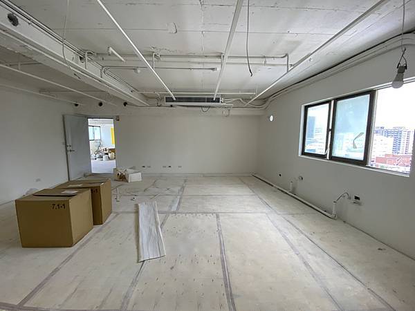 油漆與鐵工玻璃完成後 (14).JPG