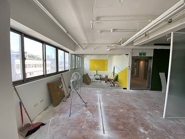 油漆與鐵工玻璃完成後 (24).JPG