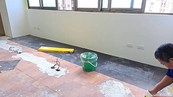 塑膠地板施工 (2).JPG