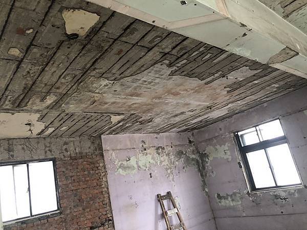 拆除清運加上現場不好出垃圾 (14).JPG