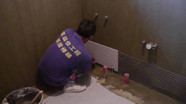 貼壁磚跟貼地磚 (5).JPG
