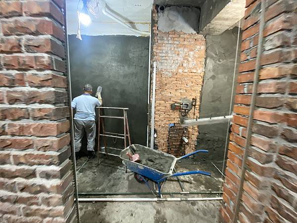 泥做打底、粉光、防水、砌火頭磚 (4).JPG