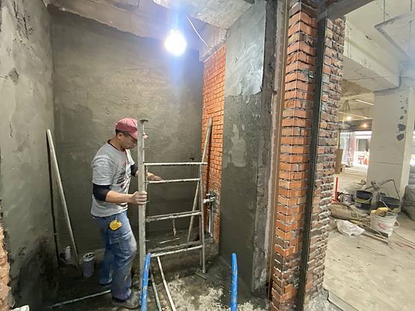 泥做打底、粉光、防水、砌火頭磚 (9).JPG