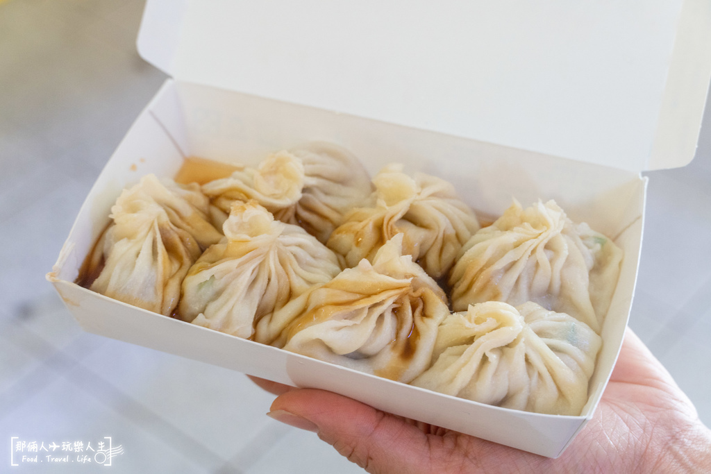 花壇來品於湯包 花壇火車站前的手作湯包 現包現蒸 需耐心等候 那倆人 玩樂人生 痞客邦