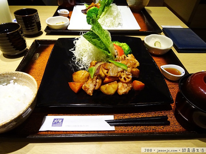 大戶屋(OOTOYA)雞肉蔬菜燴黑醋醬、炭烤雞肉香橘醋、鱈魚蔬菜燴黑醋醬定食和烏龍湯麵 | 台北市中正區 大戶屋(OOTOYA)雞肉蔬菜燴黑醋醬、炭烤雞肉香橘醋、鱈魚蔬菜燴黑醋醬定食和烏龍湯麵 | 台北市中正區