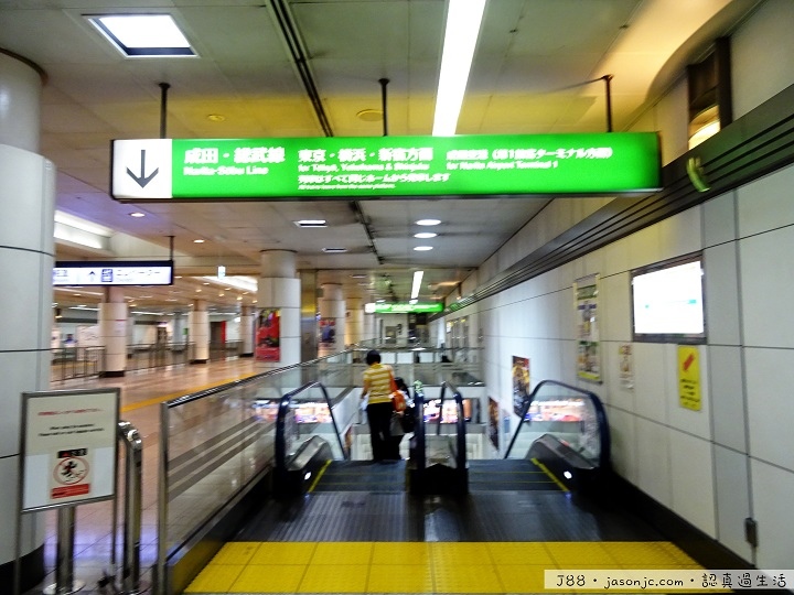搭JR成田特快N’EX從成田機場進東京 搭JR成田特快N’EX從成田機場進東京