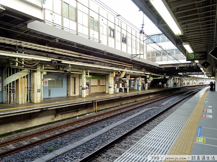搭JR成田特快N’EX從成田機場進東京 搭JR成田特快N’EX從成田機場進東京