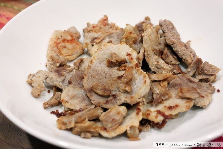 香酥柳葉魚、鹽煎紅目鰱、椒煎肉片、薑絲蝦米絲瓜、紅蘿蔔炒高麗菜和辣炒桂竹筍晚餐 香酥柳葉魚、鹽煎紅目鰱、椒煎肉片、薑絲蝦米絲瓜、紅蘿蔔炒高麗菜和辣炒桂竹筍晚餐