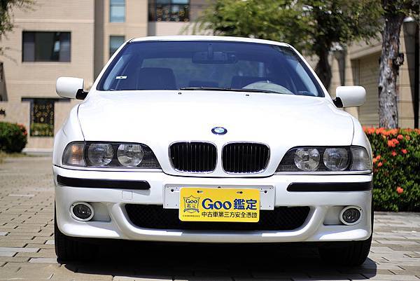 已售出感謝台南的林大哥1999年bmw 9 5i 白 車輛諮詢師 Dr Lu