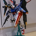 MG 完美攻擊鋼彈 ver.RM + 龍桃子劍砲翔配件 (正面)