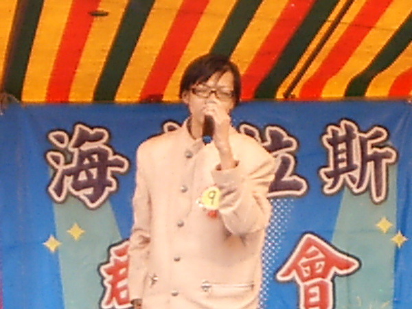 勝泓(弘家)-演唱中2.jpg