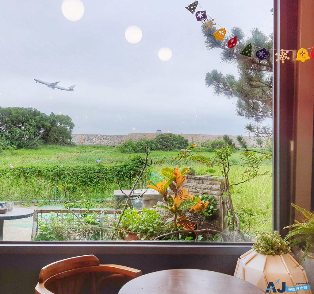 [分享] 桃機 老樣子咖啡館 賞機景觀較差 食物好