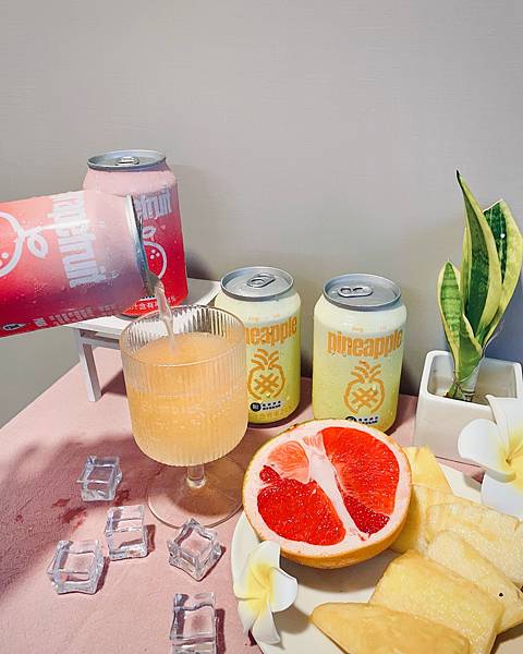 全宇宙最堅持的鮮果氣泡喝氣泡飲的同時就已吃下一半的水果!P 全宇宙最堅持的鮮果氣泡喝氣泡飲的同時就已吃下一半的水果!P