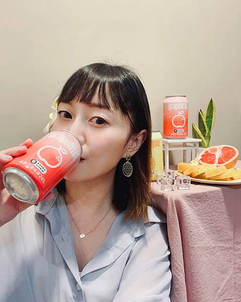 全宇宙最堅持的鮮果氣泡喝氣泡飲的同時就已吃下一半的水果!P 全宇宙最堅持的鮮果氣泡喝氣泡飲的同時就已吃下一半的水果!P