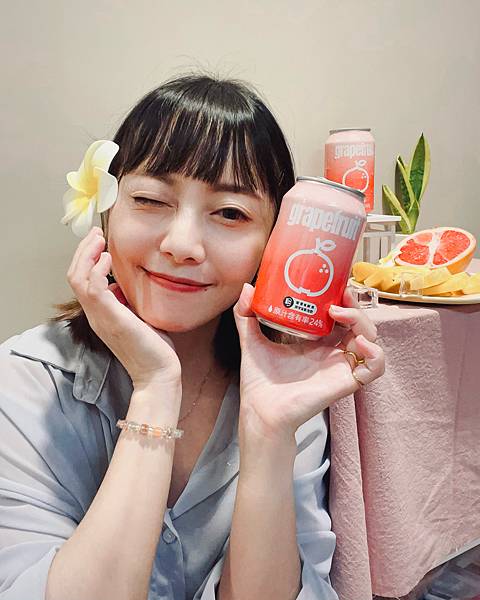 全宇宙最堅持的鮮果氣泡喝氣泡飲的同時就已吃下一半的水果!P 全宇宙最堅持的鮮果氣泡喝氣泡飲的同時就已吃下一半的水果!P