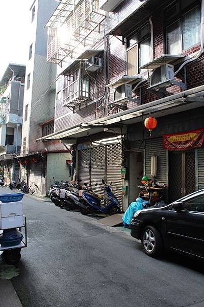 台北市信義區虎林街100巷29之一號2樓公寓式套房 後套房 外觀 1 Jpg 許小銘的相簿 痞客邦