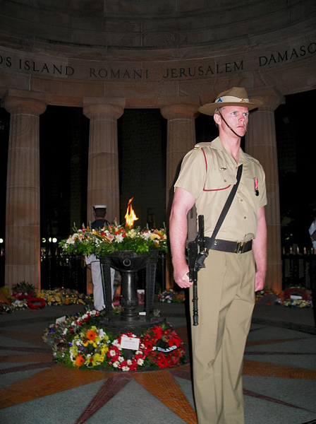 anzac_dawn_service.jpg