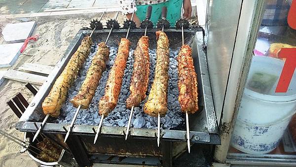 北越北宁市:路边小吃 烤肉