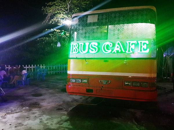 北越~北宁市：Bus Cafe