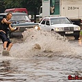 豪雨成災後的街頭景象.jpg