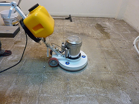 磨石子地板清潔前