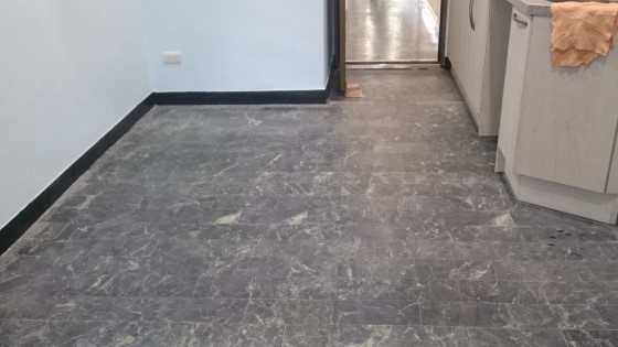 蛇紋石地板研磨前