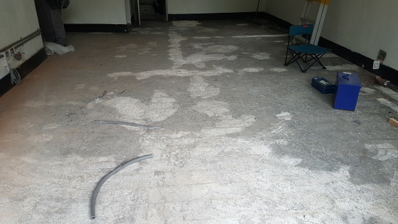 磨石子地板研磨前