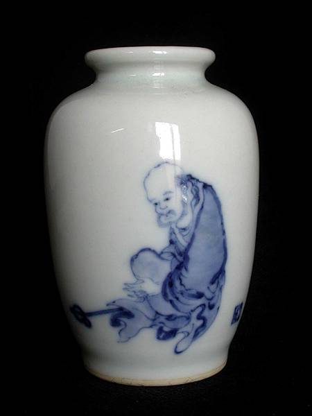 C729願聞吾過之齋款(王步1898-1968)青花羅漢圖燈籠小瓶1.jpg
