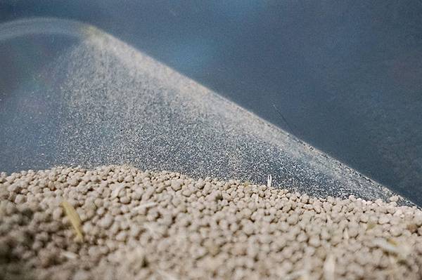 分享 吱星人也想狂野的在貓砂中翻滾 超推阿阿阿 三隻小豬円球型貓砂 細 Cp值高 啵比的碎碎唸唸 分享 吱星人也想狂野的在貓砂中翻滾 超推阿阿阿 三隻小豬円球型貓砂 細 Cp值高 啵比的碎碎唸唸