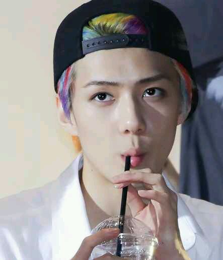 SEHUN DRINK.jpg