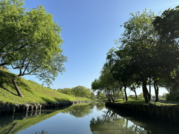 【旅遊】冬山河生態綠舟 人工河道的神祕洞窟成為宜蘭新亮點 2