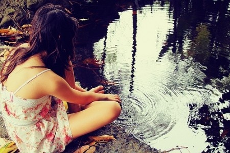 girl,water,alone,dress,lake,photography-559d8b0666124599702006f329df8365_h.jpg