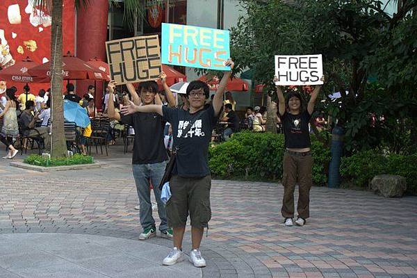 Free hugs