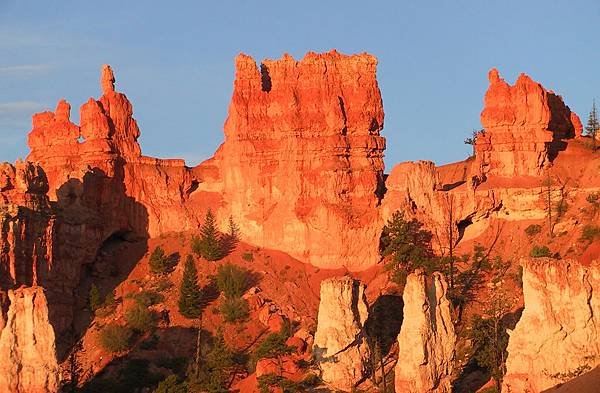 Bryce_Canyon_in_morning_light