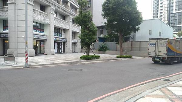 店面04 (800x450).jpg