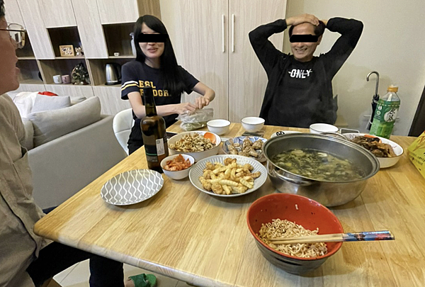 [開箱折疊收納餐桌] RICHOME實木收納餐桌椅組,折疊