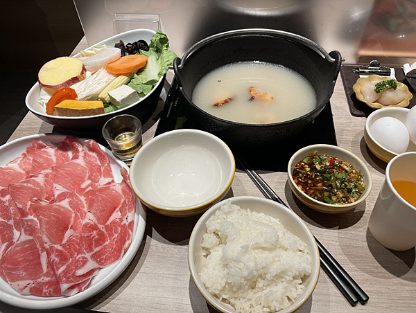 [吃喝台北內湖] 雞湯大叔—湯控必訪的火鍋店,可先試喝湯頭