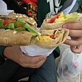 午餐～一個三明治加兩個類似墨西哥卷