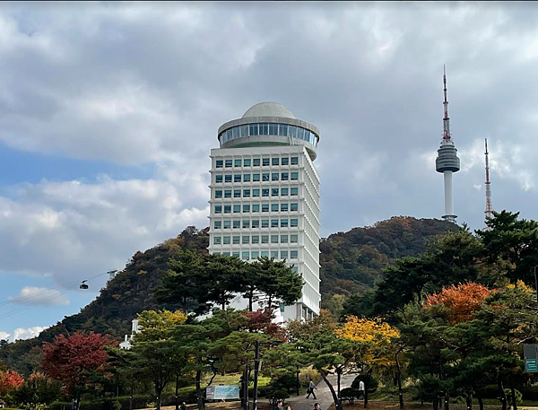 首爾南山白凡廣場