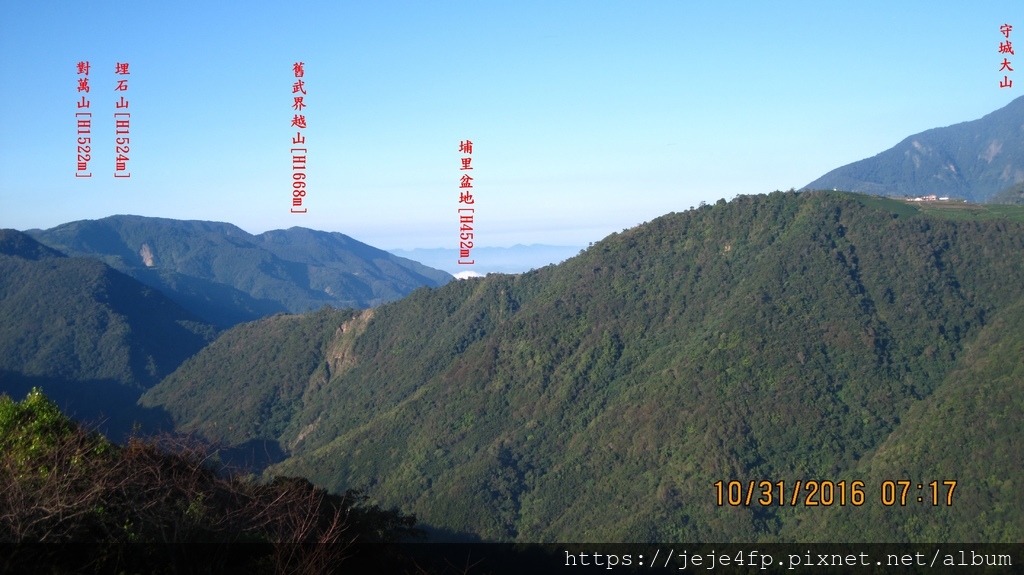 20161031 (5A) 台14甲公路3km處 [由山林茶舍餐廳陽台眺望左遠後方為的舊武界山 (H1668m)].JPG